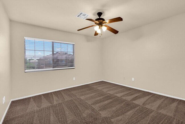Building Photo - 1412 E Powell Way