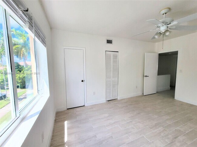 Building Photo - 483 NW 84th Ln