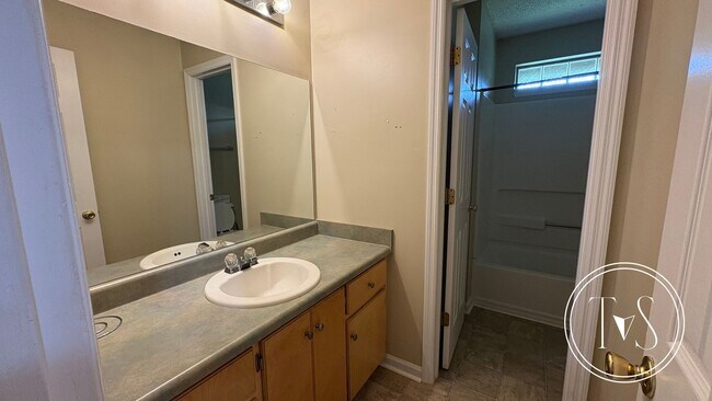 Building Photo - RATE DROP ALERT (was $$2600/month) and FAL...