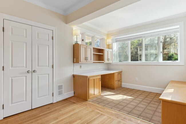 Building Photo - 317 W College Ter