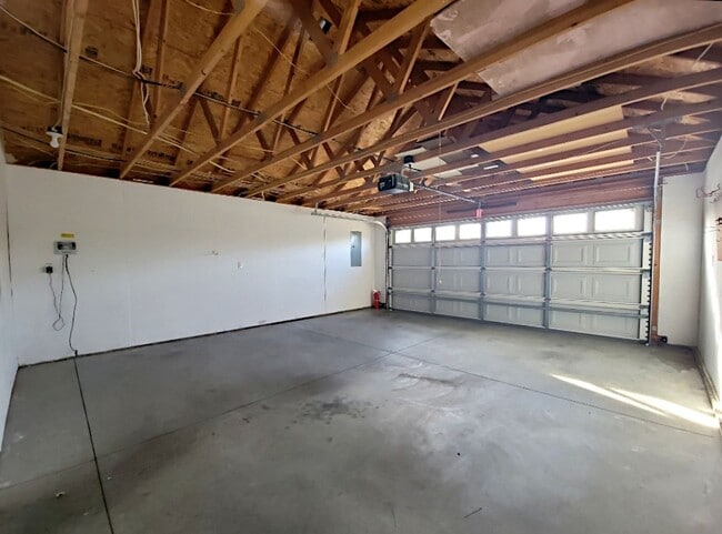 Building Photo - Spacious Rambler in West Richland