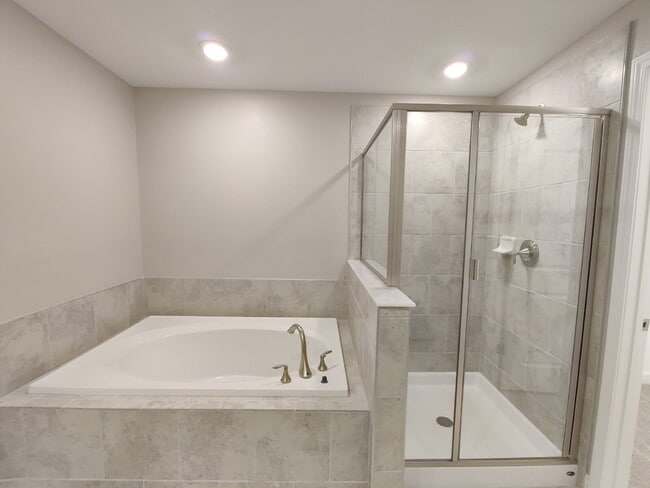 Building Photo - 23264 Willow Glen Way