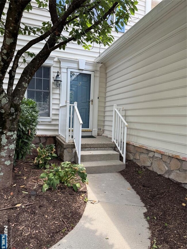 Building Photo - 12 Thistle Dr