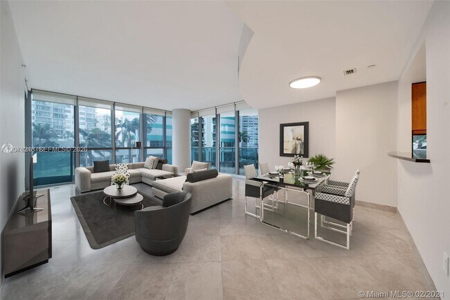 Building Photo - 1331 Brickell Bay Dr