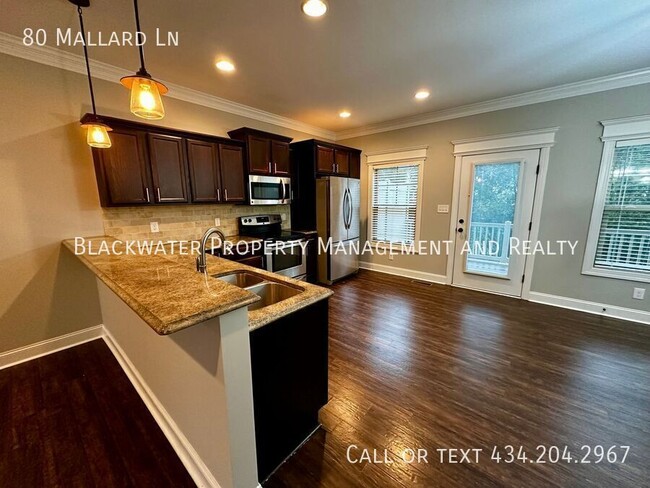 Building Photo - 3 Bedroom Townhome in Braxton Park!