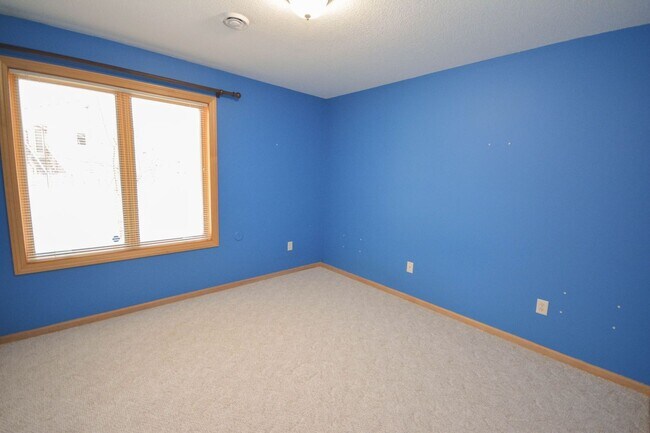 Building Photo - Beautiful walk-out ranch home at the end of a cul-de-sac!