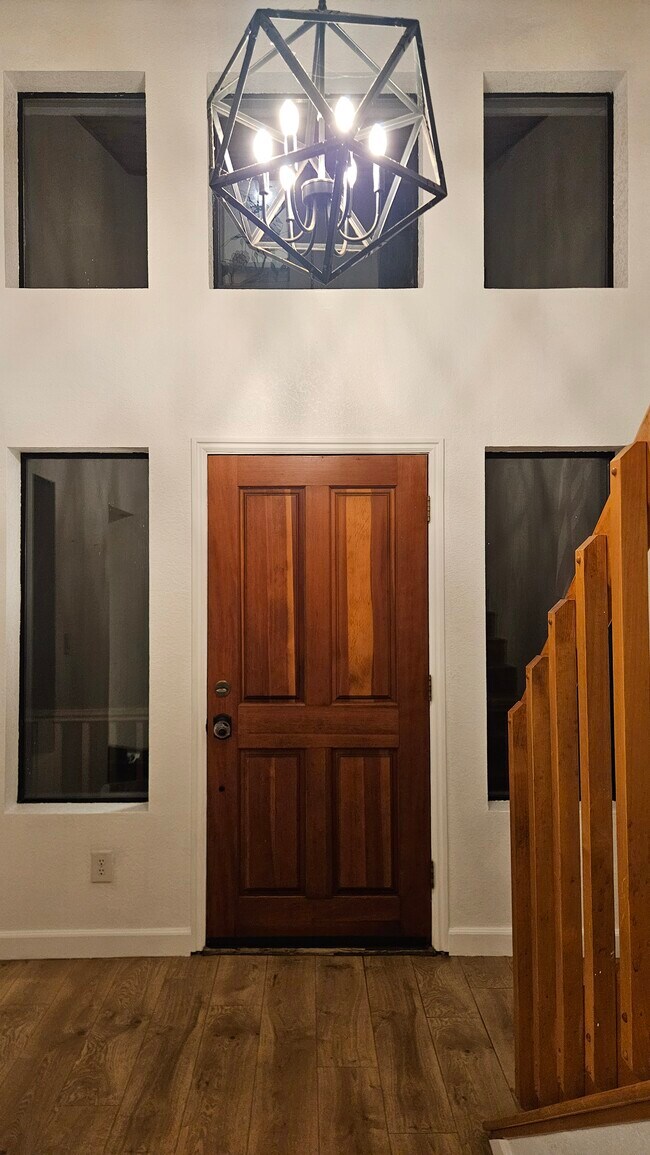 Building Photo - 18111 N Meadow Dr