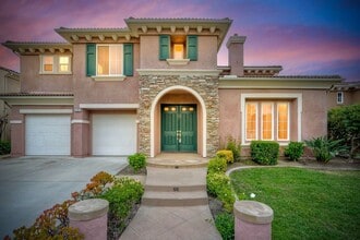 Building Photo - Executive Home with Views!