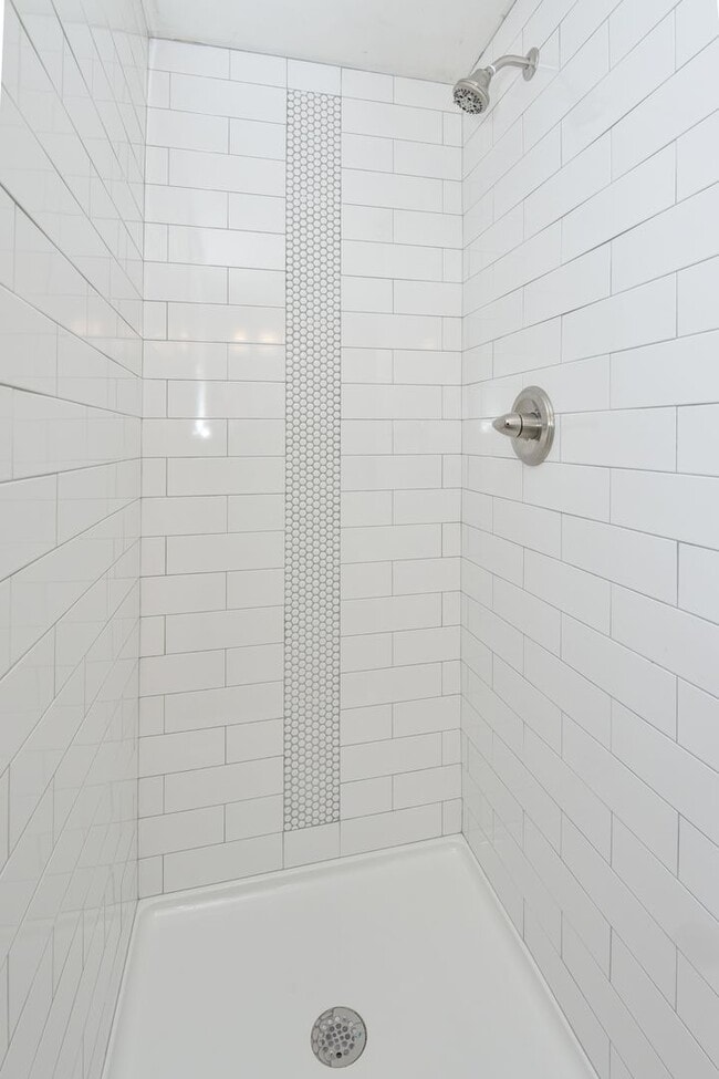 Building Photo - Completely Updated & Ready 07-08-26!! 1-Car Attached Garage! Pet Friendly!