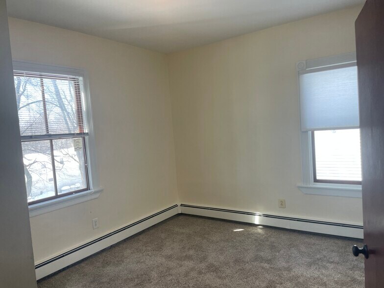 Building Photo - 653 Walk Hill St