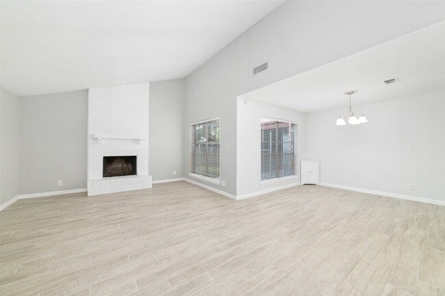 Building Photo - 10522 Northview Dr