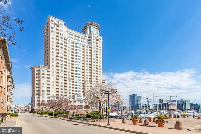 Building Photo - 100 Harborview Dr