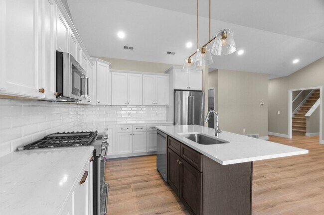 Building Photo - 2272 Heywood Mdws