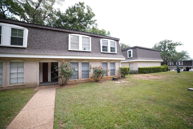 Primary Photo - 2020 Continental Ave