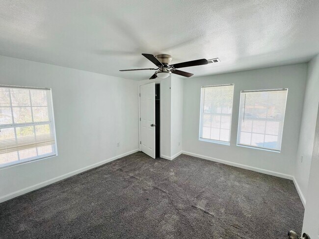 Building Photo - 1217 N 44th St