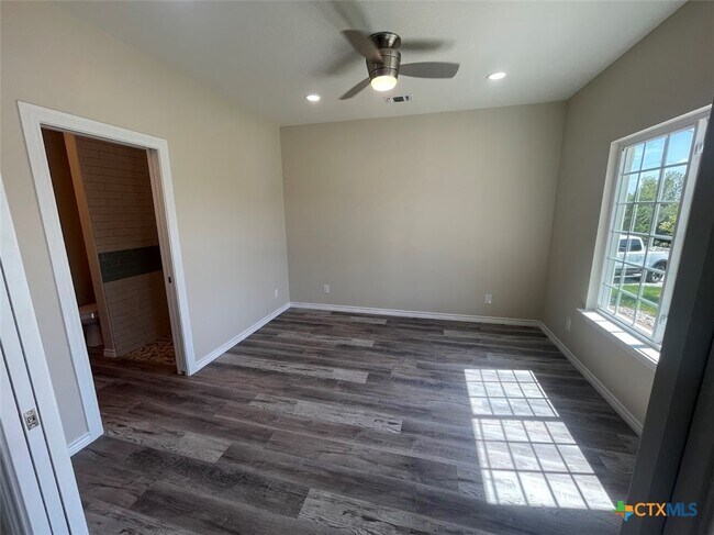 Building Photo - 1196 Canyon Trce