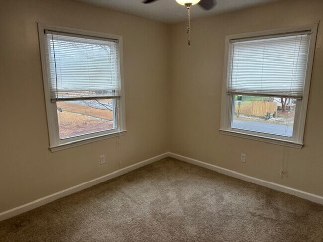 Building Photo - 200 Snead Rd