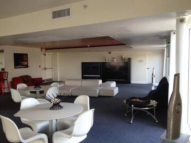 Building Photo - 1551 N Flagler Dr