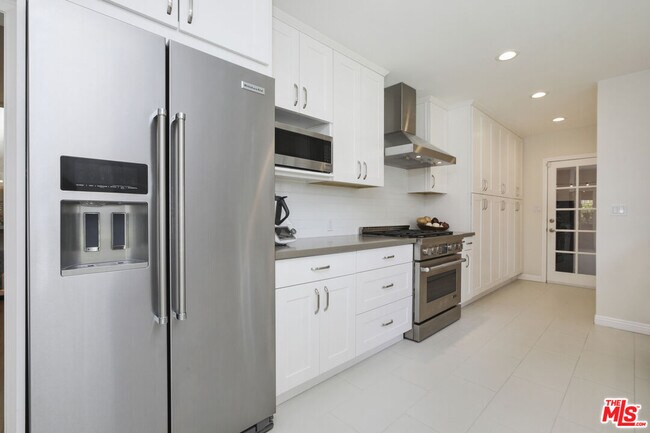 Building Photo - 3028 Motor Ave