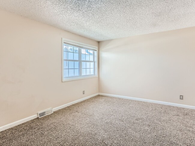 Building Photo - COMING IN MAY!!! Spacious 3 Bedroom 2.5 Ba...