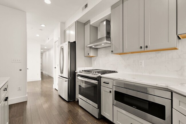 Building Photo - Beautiful 2 Bed/2 Bath in Petworth