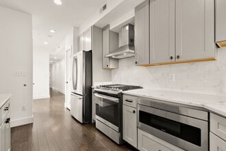 Building Photo - Beautiful 2 Bed/2 Bath in Petworth