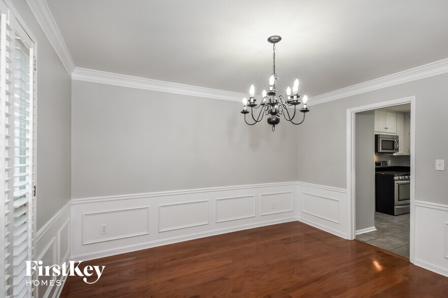 Building Photo - 3601 Robinson Walk Dr