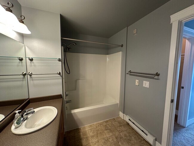 Building Photo - 1 Bed, 1 Bath Condo with Bellingham Bay View and parking garage