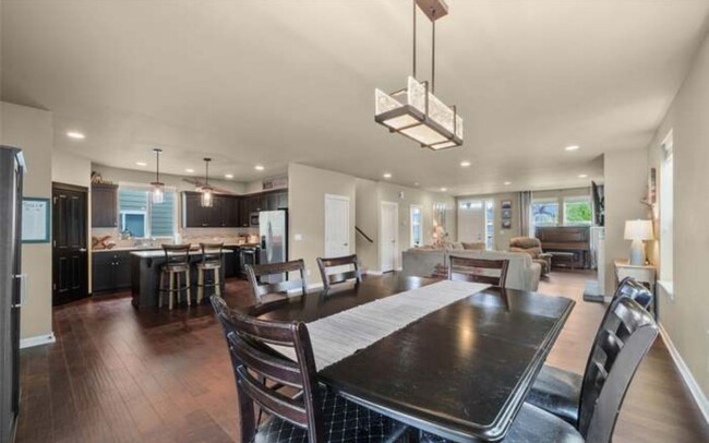 Building Photo - Teheleh Welcomes You Home to This 5 Bed Be...