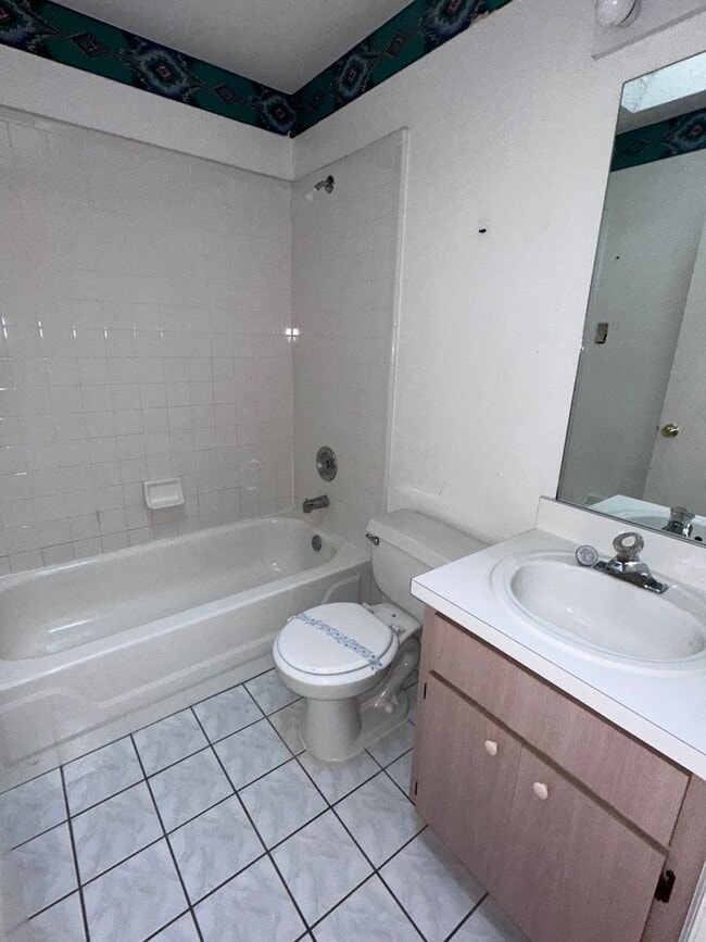 Building Photo - Nice 3 bedroom, 2 bath single family home