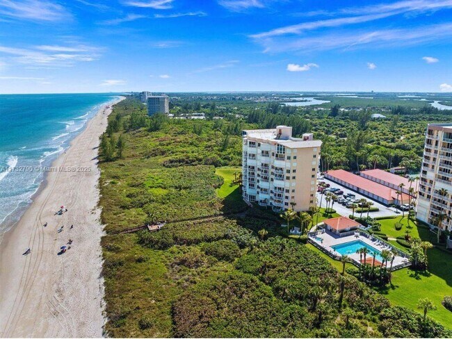 Building Photo - 3870 N Hwy A1A