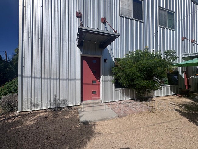 Building Photo - 2121 W Hayward Ave