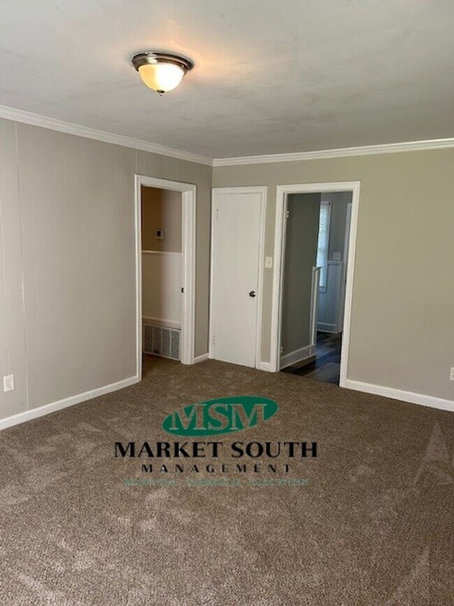 Building Photo - *REDUCED!!* BRICK RANCH OFF SKIDAWAY- AVAI...