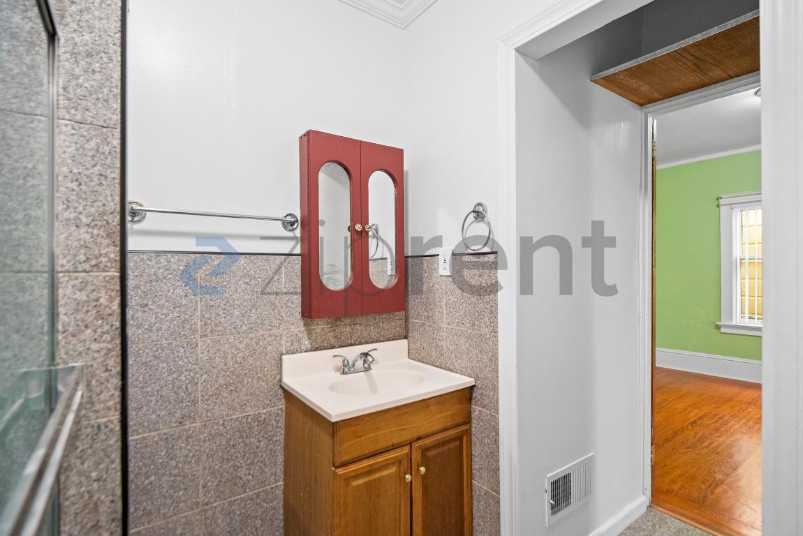 Building Photo - 130 Templeton Ave