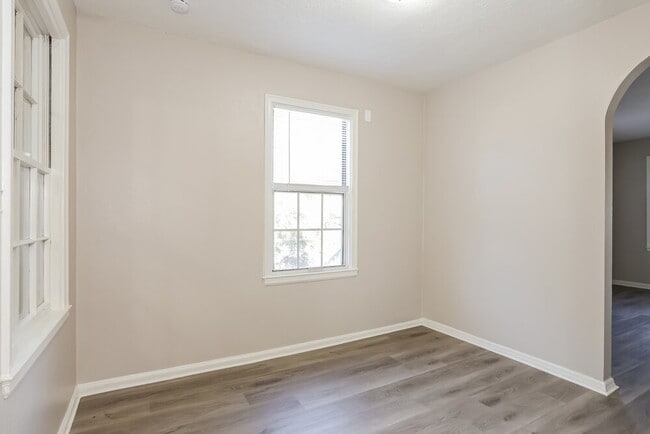 Building Photo - 1130 Saratoga Blvd