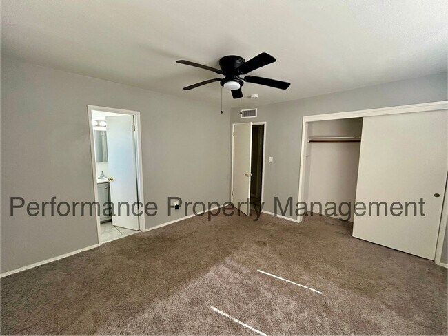 Building Photo - 2401 Sherwood Ave