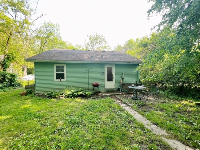 Building Photo - 1001 W Cottage Grove Ave