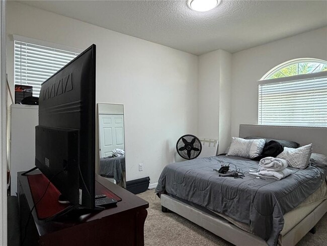 Building Photo - 2422 Riverbank Cv