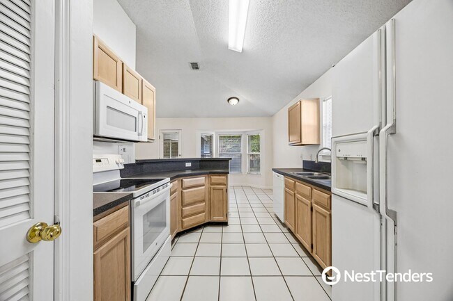 Building Photo - Great Location Near St. Johns Town Center!