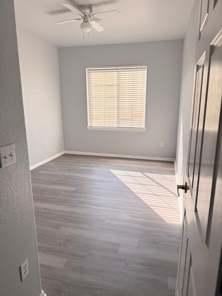 Building Photo - 15700 E Jamison Dr