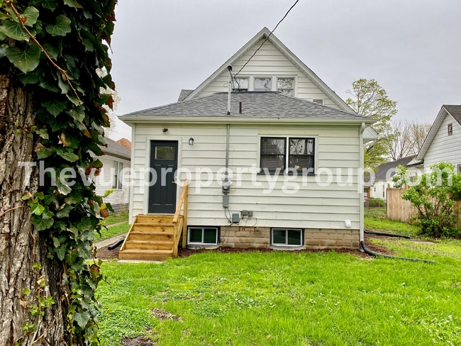 Building Photo - Completely remodeled 3 bedroom, brimming with charm & modern updates!