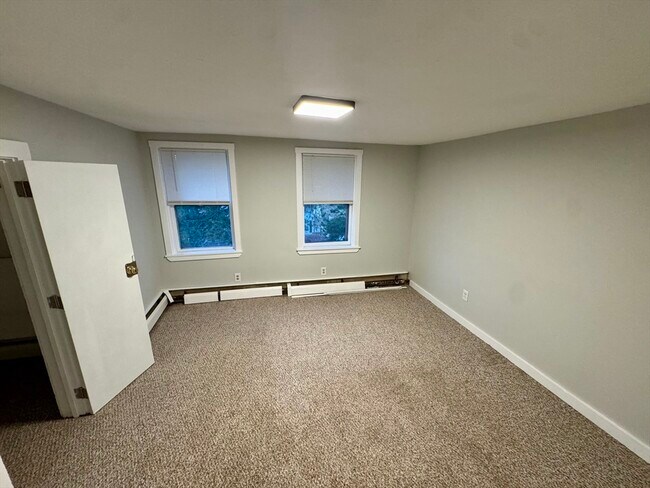 Building Photo - 25 1/2 Porter St