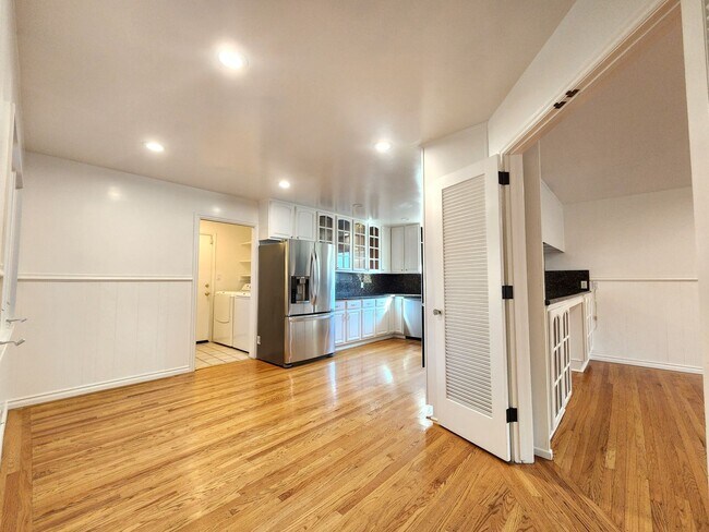 Building Photo - Charming Single Family Home Located in Sou...