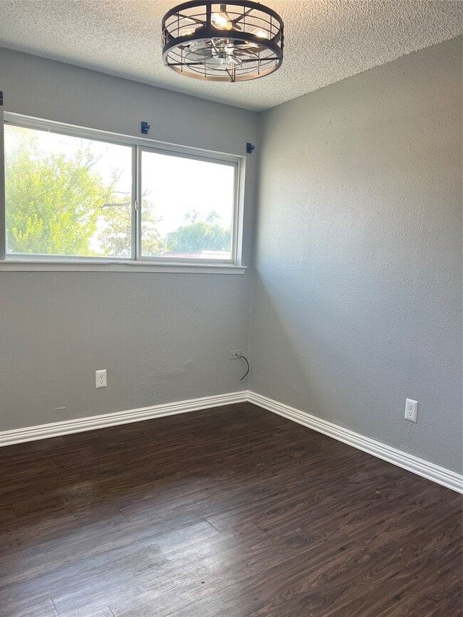 Building Photo - 738 Coolwood Dr