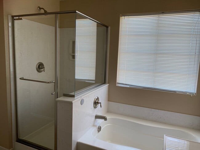 Building Photo - Beautiful 3 bedroom available
