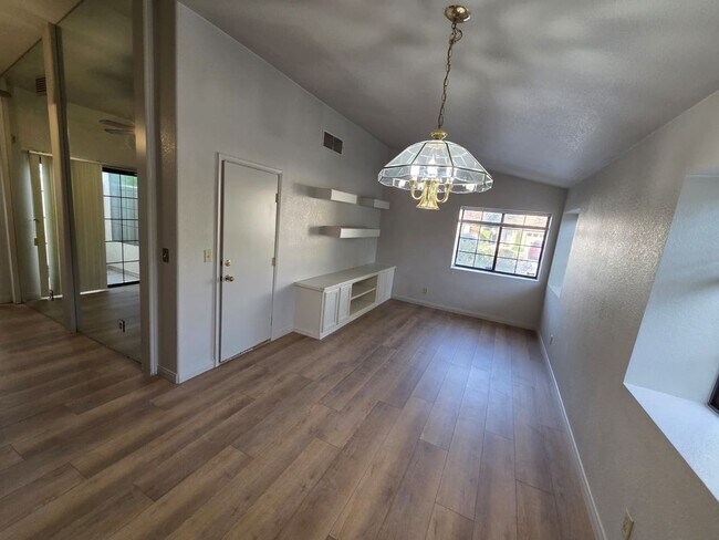 Building Photo - Spacious Single-Story Home w/ Vaulted Ceilings & Private Yard