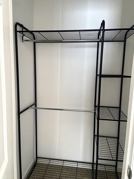 Building Photo - 336 Oak Leaf Cir