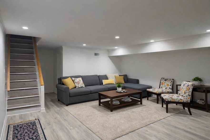 Building Photo - 15043 113th Ave