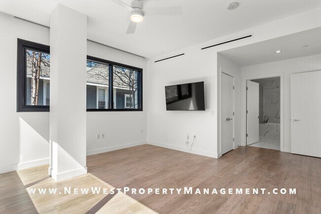 Building Photo - 2604 Fifth Ave