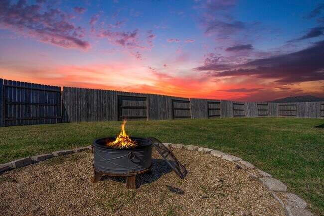 Building Photo - 8302 Tourmaline Wy